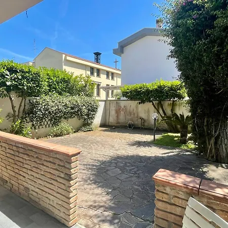 Claudia - * Άντζιο